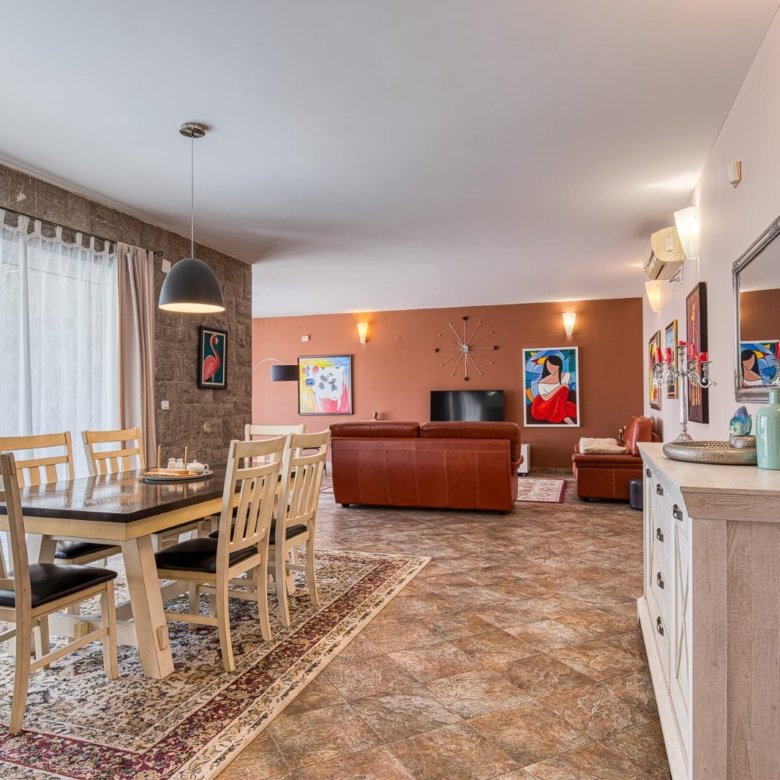 Discover this bright, open-plan dining and living area in Ulcinj&mdash;ideal for investment. Exclusively on immorenta.me by ekosphere doo.