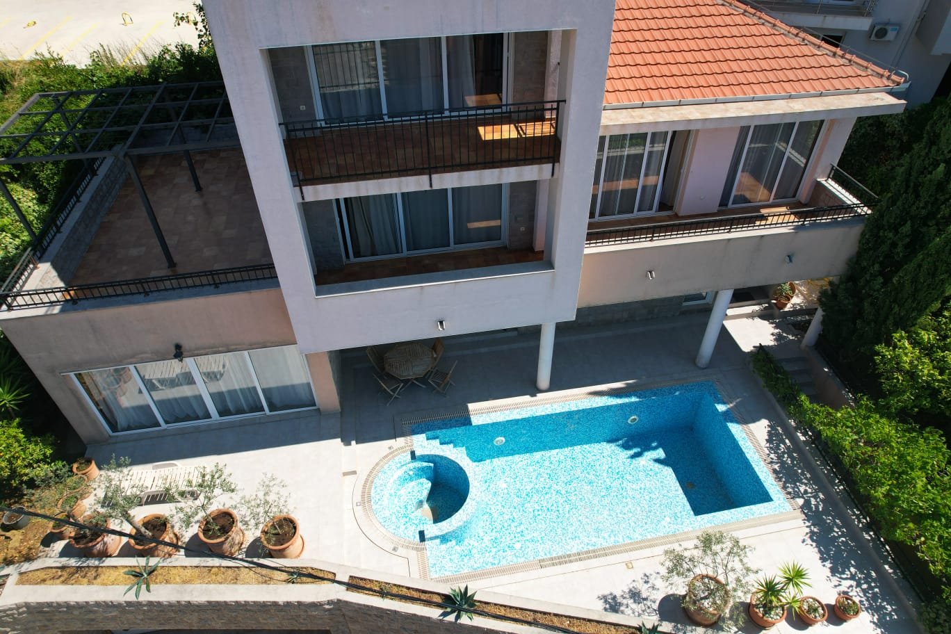 Stunning modern home in Ulcinj, Montenegro: tiled roof, large windows, balcony, pool & patio. Exclusive on immorenta.me by ekosphere doo.