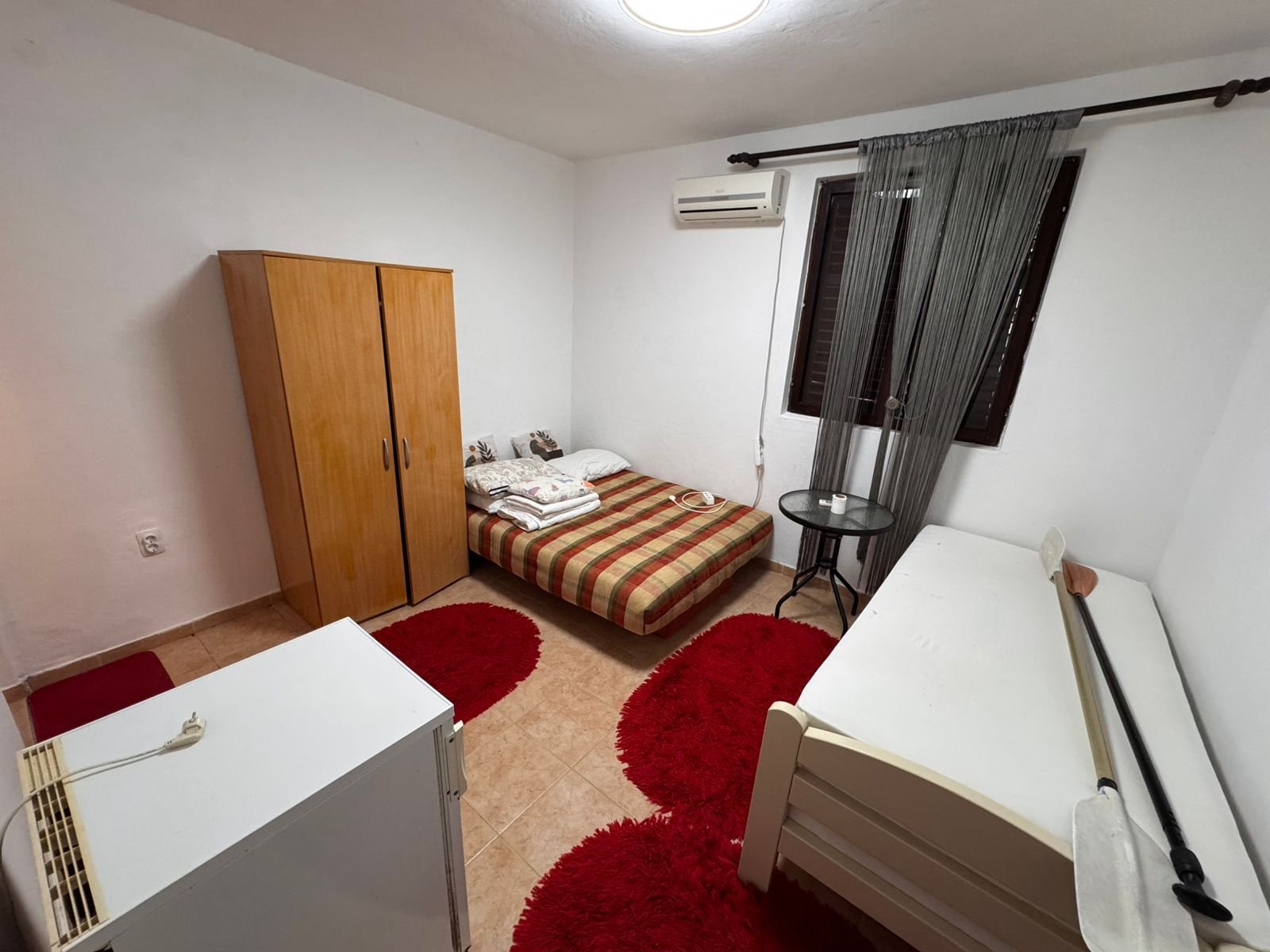 Charming Ulcinj bedroom with AC, daybed, glass table, wardrobe&mdash;ideal investment! Exclusive on immorenta.me by ekosphere doo.