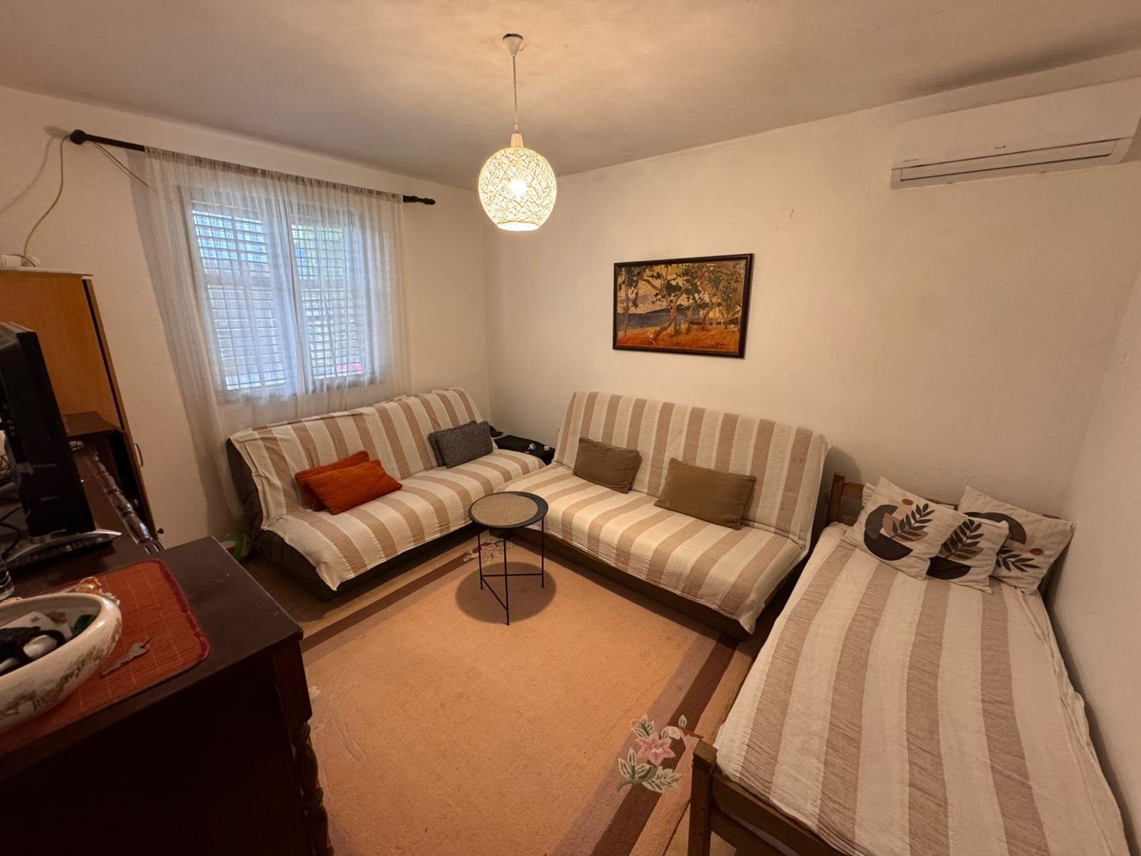 Charming Ulcinj living room: striped sofas, daybed, AC, TV, chic d&eacute;cor&mdash;invest in Montenegro at immorenta.me by ekosphere doo.