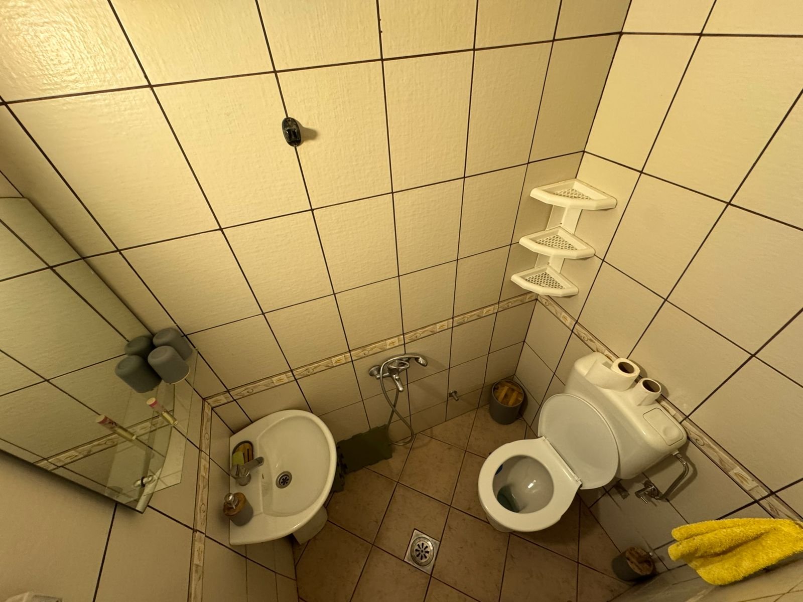 Modern tiled bathroom in Ulcinj, Montenegro with toilet, bidet, quality fixtures. Invest via immorenta.me by ekosphere doo.