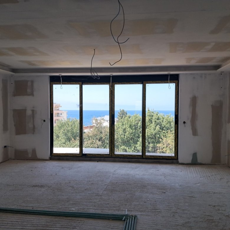 Investment opportunity in Ulcinj: unfinished room with panoramic floor-to-ceiling windows, sea views; exclusive at immorenta.me.