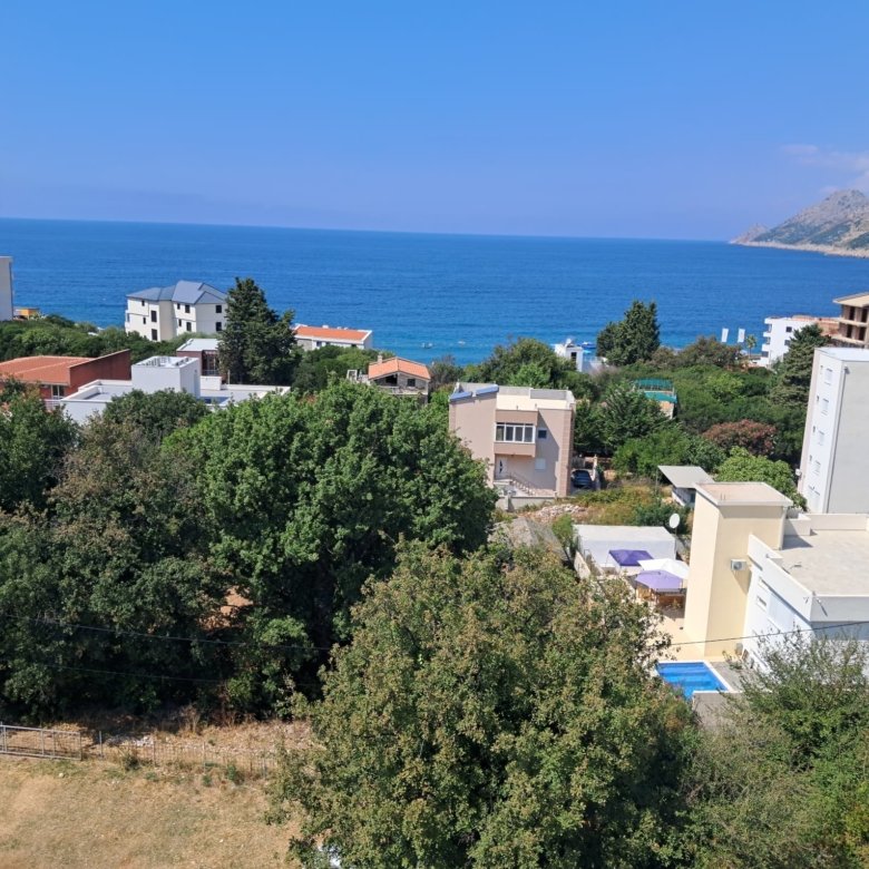 Exclusive Ulcinj homes nestled in greenery, stunning sea views, and mountain backdrop. Invest via immorenta.me by ekosphere doo.