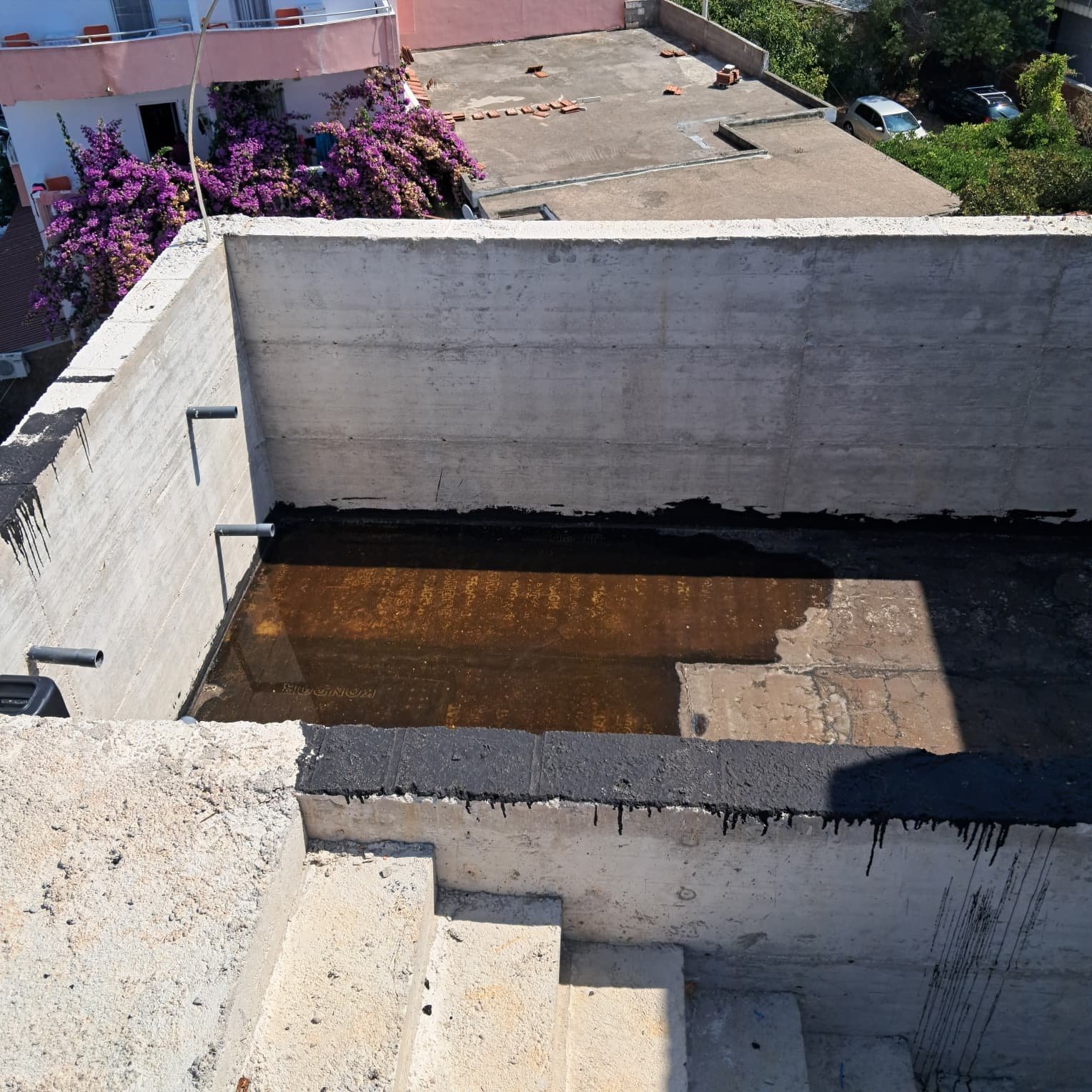 Investment opportunity in Ulcinj: spacious concrete rooftop with development potential, partial walls, parking and scenic views nearby.