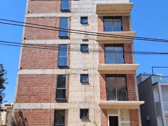 Prime investment in Ulcinj: four-story unfinished building beside a white house, great potential, listed by immorenta.me/Ekosphere doo.