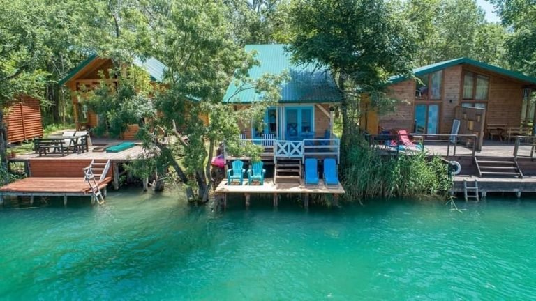 Insel Ada Bojana an der M&uuml;ndung des Flusses Bojana mit sandiger K&uuml;ste und Delta-&Ouml;kosystem - Montenegro Listings