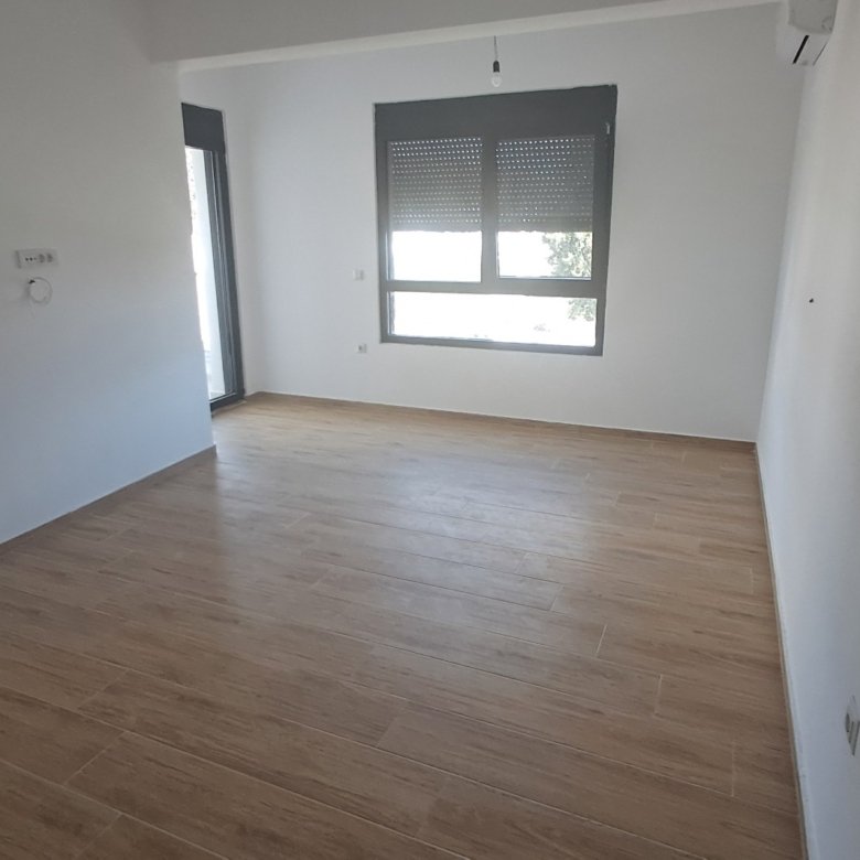 Modern, bright room in Ulcinj with wood-look tile floors, AC, balcony access&mdash;ideal Montenegro investment via immorenta.me by ekosphere doo.