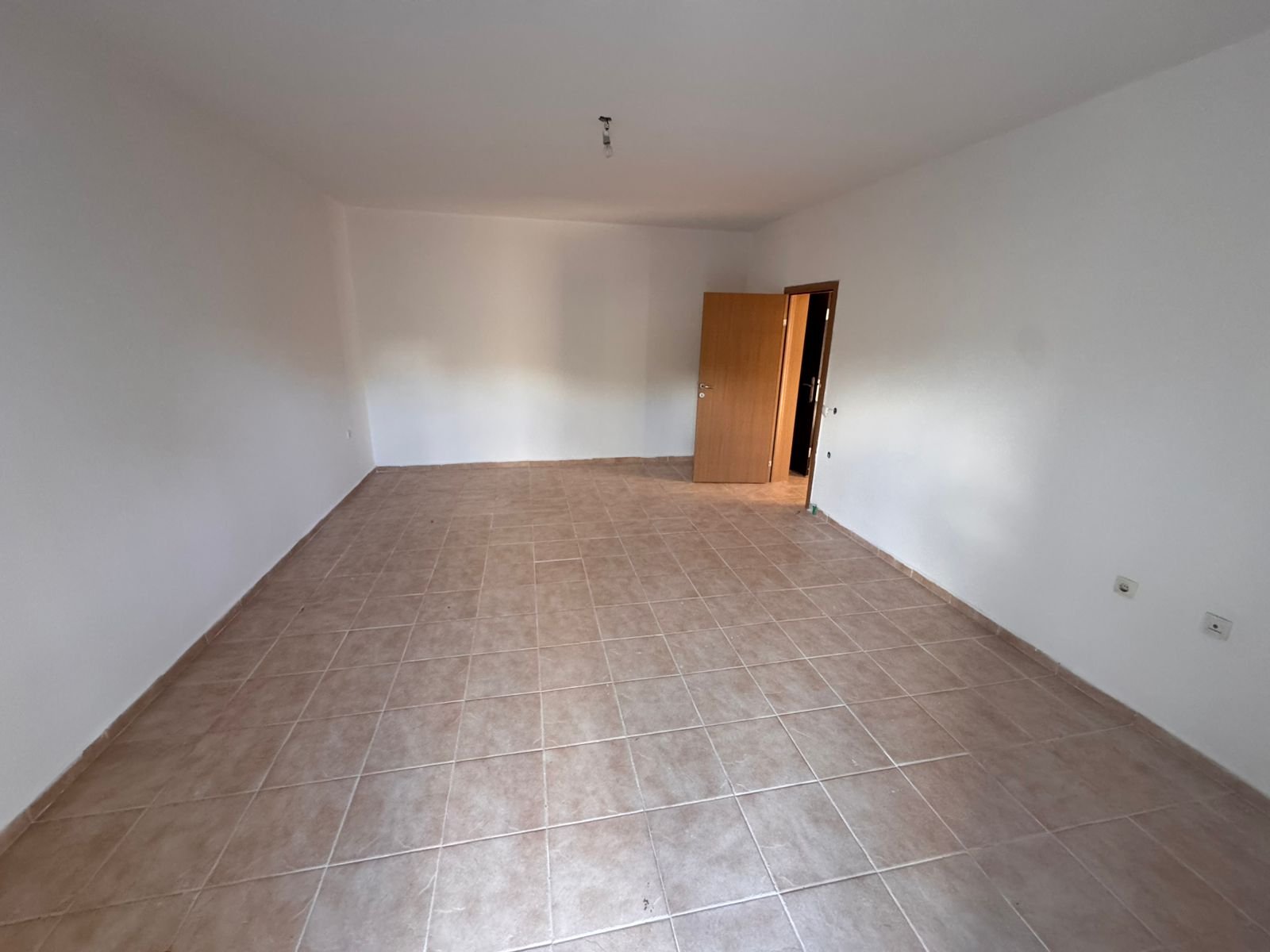 Spacious, sunlit room with elegant beige tiles and crisp white walls&mdash;ideal Ulcinj investment property from ekosphere doo on immorenta.me.