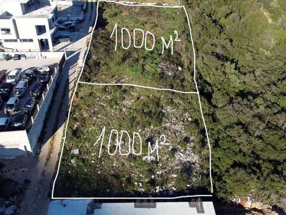 Prime Ulcinj investment: two 1000m&sup2; plots with lush vegetation, near parking, buildings. Exclusive at immorenta.me/Ekosphere doo.
