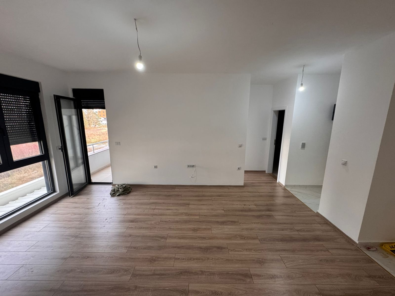 Bright, modern Ulcinj apartment with premium wood floors, balcony, and large windows. Exclusive on immorenta.me by ekosphere doo.